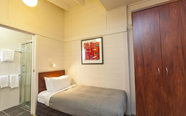 The Denman Hotel – Guest Rooms – Thredbo