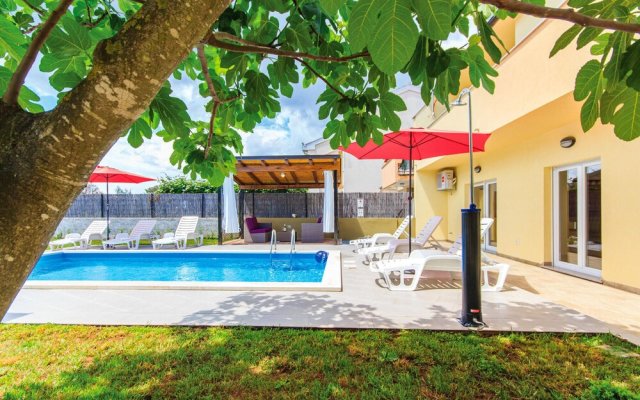 Stunning Home in Pula With Wifi and 4 Bedrooms