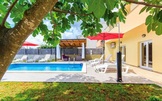 Stunning Home in Pula With Wifi and 4 Bedrooms