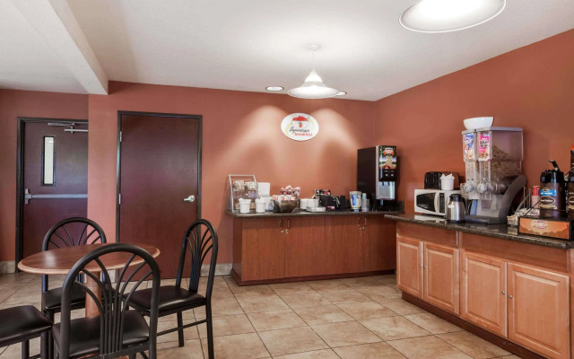 Super 8 By Wyndham Gresham Portland Area OR