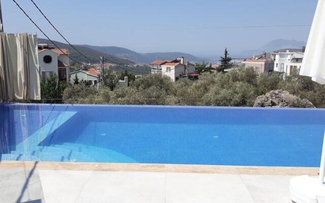 Villa Hibiskus, Sleeps 7 Overlooking Kalkan