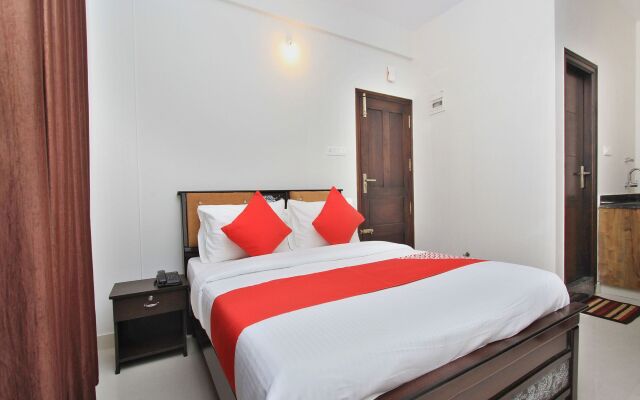 OYO 12033 Hotel Royal Residence