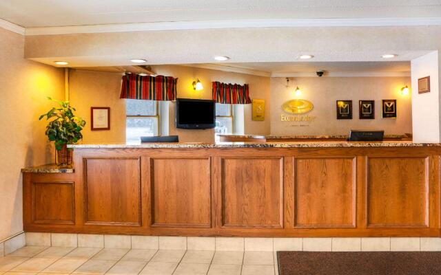 Econo Lodge Darien Lakes