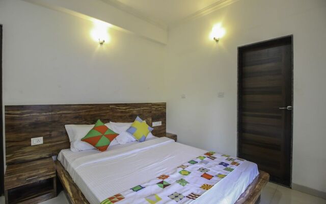 OYO 10972 Home Poolside 2BHK Siolim