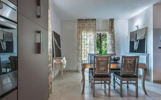 Plush Villa Apartment in Tavullia with Hot Tub