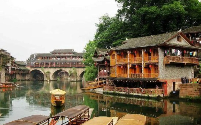 Xiyou Boutique Hostel (Fenghuang Hongqiao)