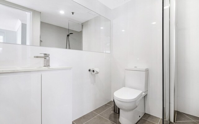 Victoria Square 2 Bed Ocean View Broadbeach
