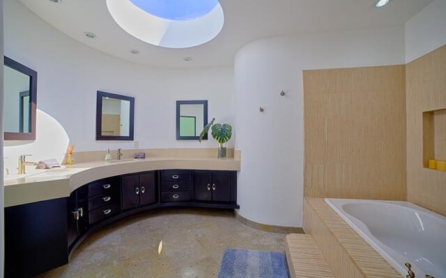 Walk to Cabo Bella beach 3BR Gem: Casa Angelina