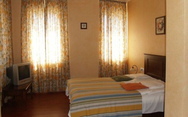 Triász Aparthotel