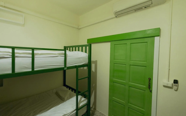 Sino Hostel Kata