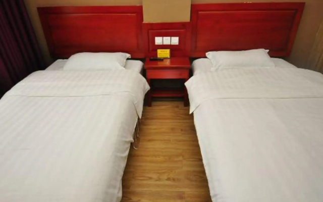 Junyi chain hotel (Qihe Yangguang Road store)