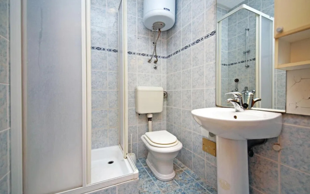 Beautiful Apartment in Jadrtovac With Wifi and 2 Bedrooms