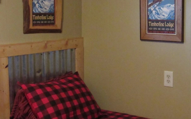 Uncle Billy Bob's Redneck Trailers Vacation Rentals #3