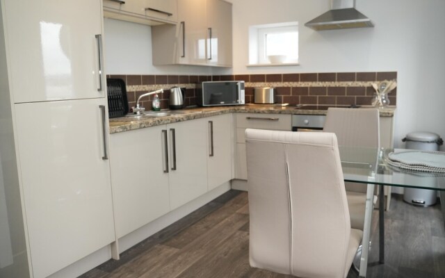 Charming 1-bed & Balcony Flat in Merthyr Tydfil