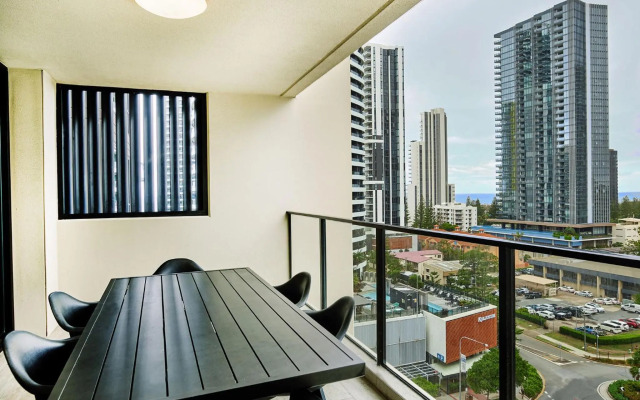 Broadbeach on the Park 2 Bedroom Apartment