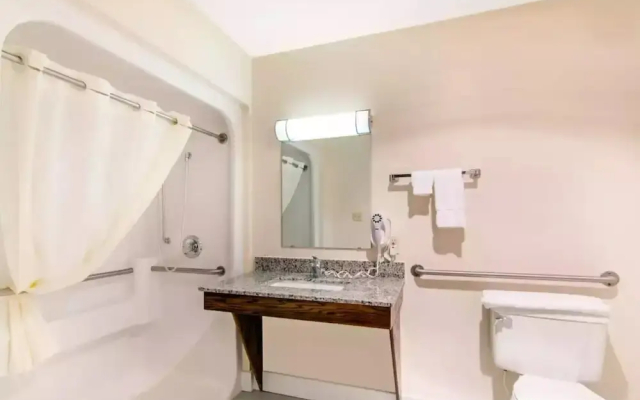 Precious Hotel