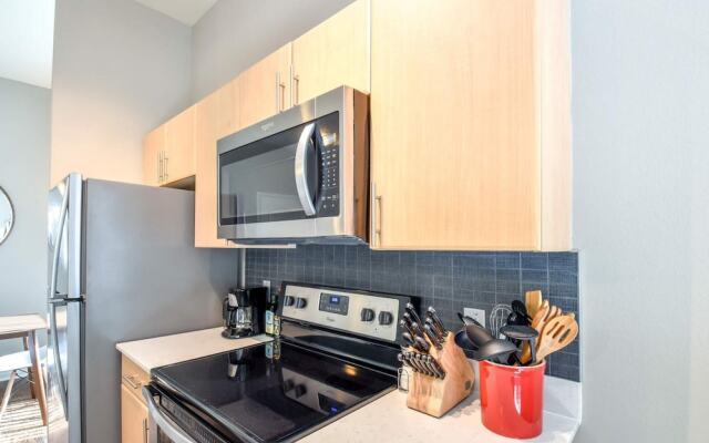 Plano Executive 1BD 1BA Apartment