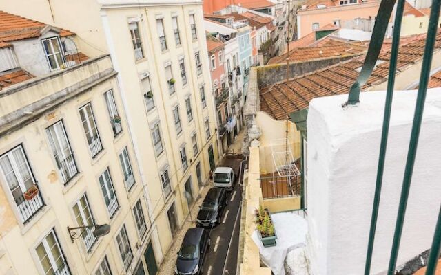 Comfortable and Trendy Lisbon Apartment