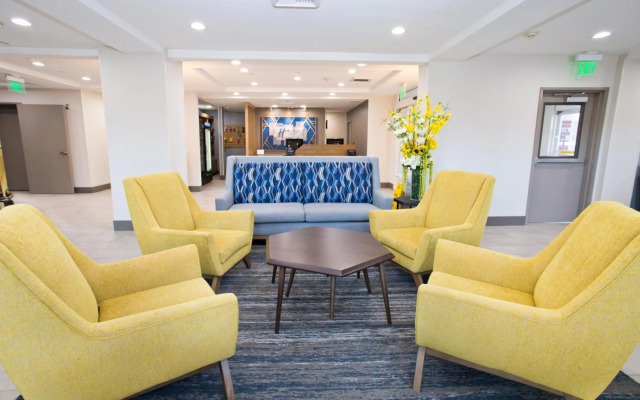 Holiday Inn Express & Suites Sacramento NE Cal Expo by IHG