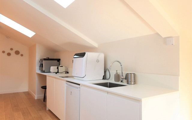 LES SUITES DU PORT by Le Saint Ferdinand