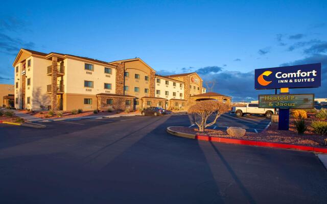 Comfort Inn & Suites Page at Lake Powell