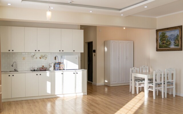 Eagle Town Service Apartment