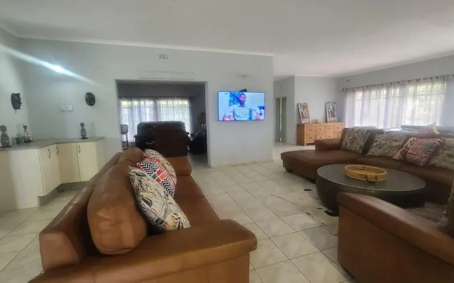 Charming 3 Bedroom Guesthouse - 2300