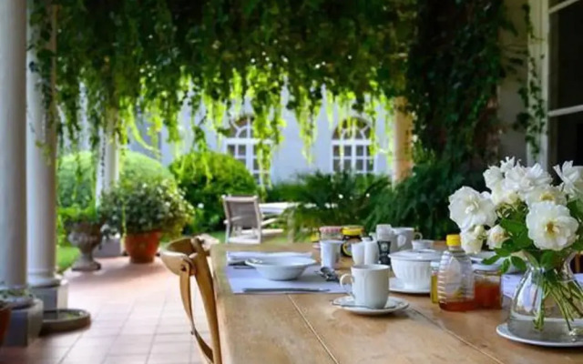 Chic Studio Nestled in Lovely Garden and Pool-2254