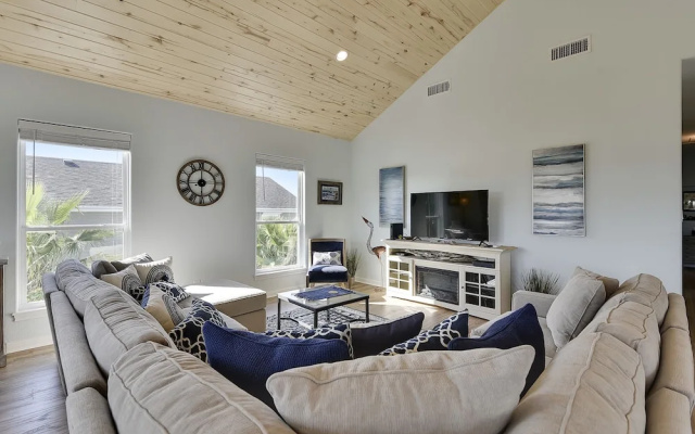 Pappy's Folly 3 Bedrooms 2 Bathrooms Home