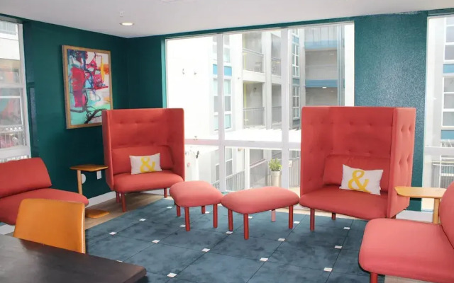 Upstay - Condo With Pool-gym-games-bbq - Walk to Uoft
