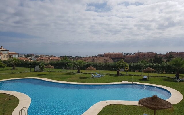 Sunny, Quiet And Spacious Apartment Nearby The Sea