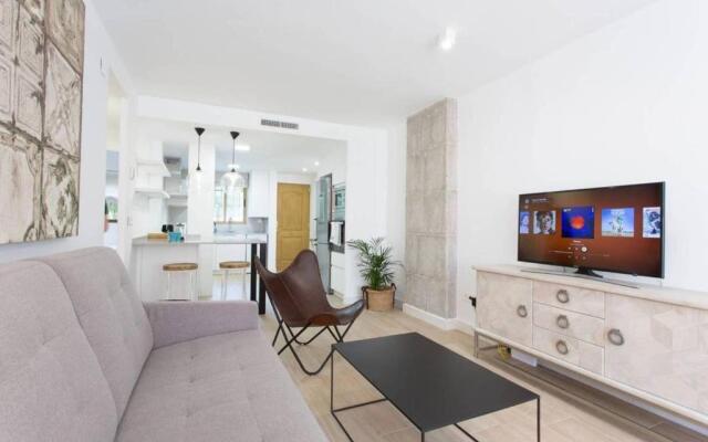 New San Juan beach apartment with AC