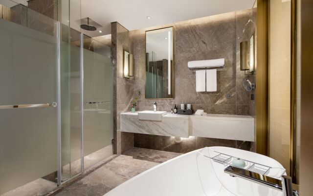 Bright QiandaoLake Resort