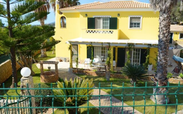 Studio in Estói, With Wonderful sea View, Pool Access, Enclosed Garden