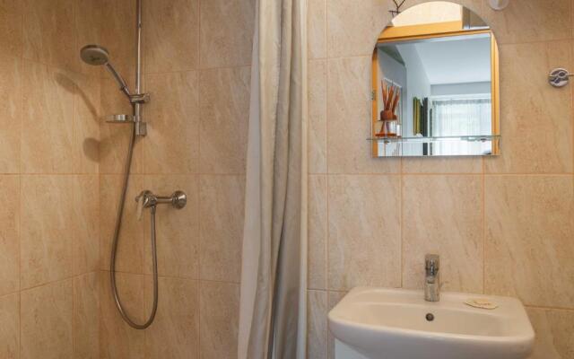 Family-friendly 2 rooms apartment with view to a forest