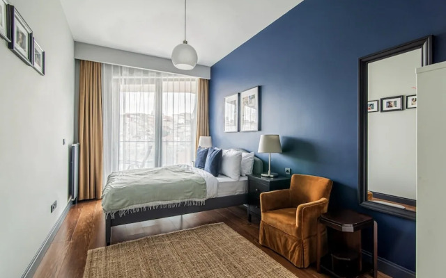 Modern Apartment in Beyoglu With Balcony