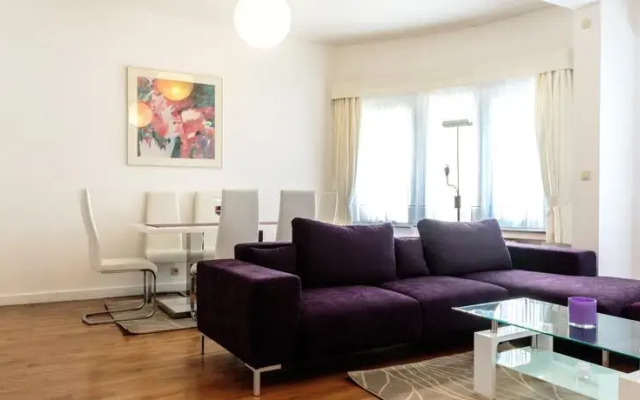 Square Charles Halldis Apartment