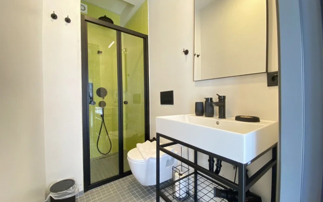 Cozy Flat W French Balcony 5 Min To Istiklal Ave
