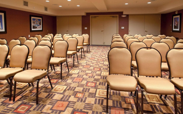 Holiday Inn Express Suites Belmont by IHG