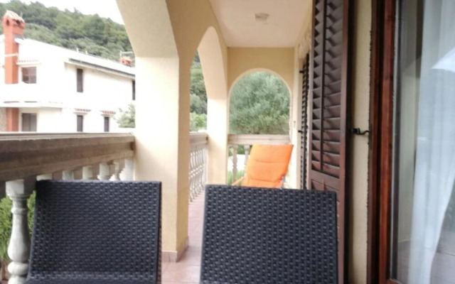 Xena - Comfort and Spacious - A4 Orange