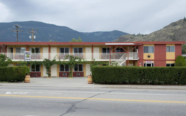 The Maple Leaf Motel Inn Towne
