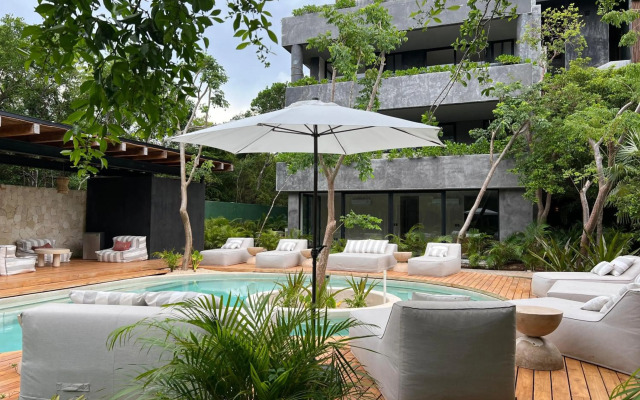 Lovely 2Bedroom apartment serviced + pool & garden