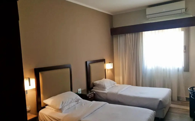 Green Plaza Inn  Alexandria