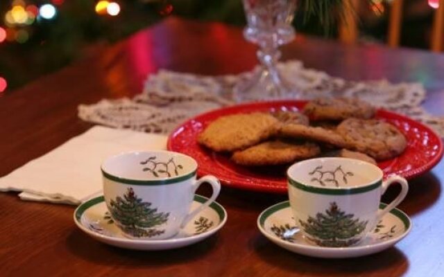 Seven Sea Street Inn