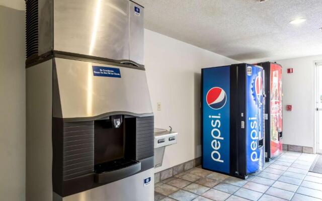 Motel 6 San Antonio, TX - South