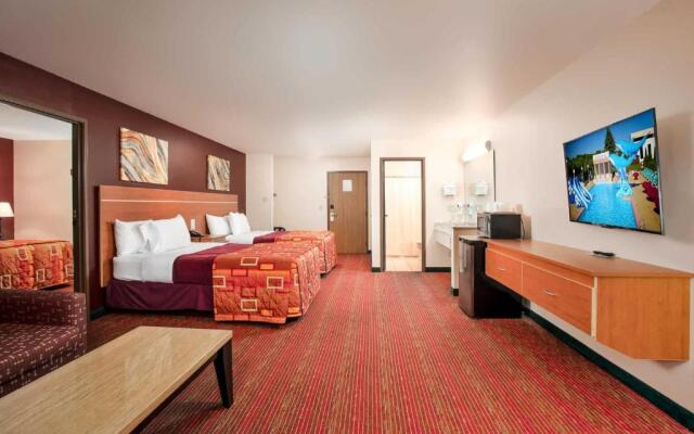 Grand Marquis Waterpark Hotel & Suites