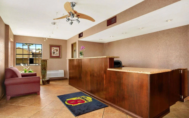 Super 8 by Wyndham El Centro