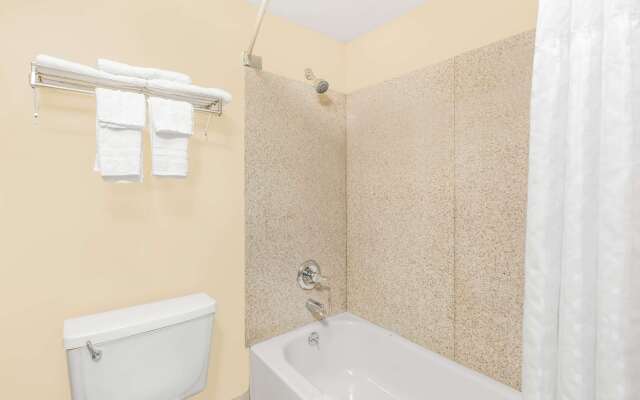 Super 8 by Wyndham Wichita Airport