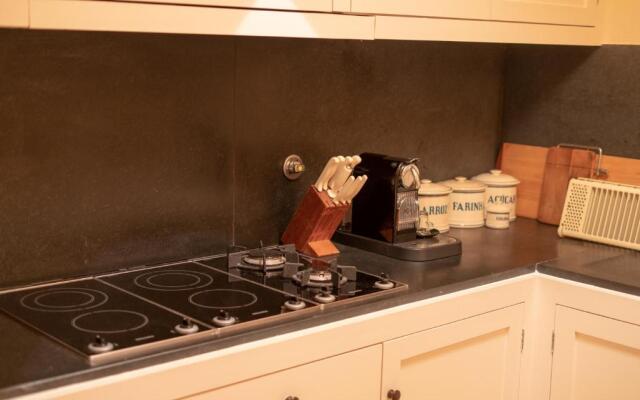 Liiiving in Moledo Historical Pool Villa