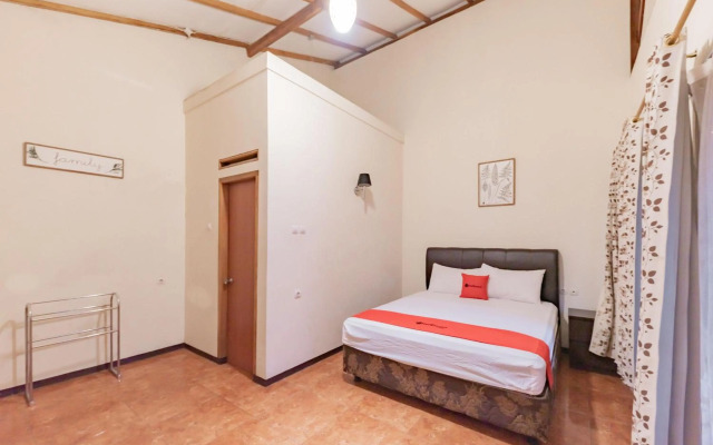 OYO 677 Rianes Family Guest House